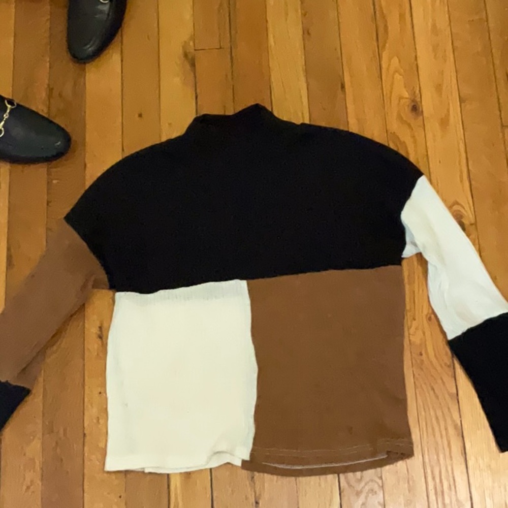 Women’s colorblock sweater size small